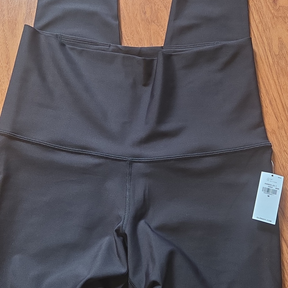 NWT Old Navy Active Powersoft Extra High Rise Leggings in Black MEDIUM - Picture 3 of 4